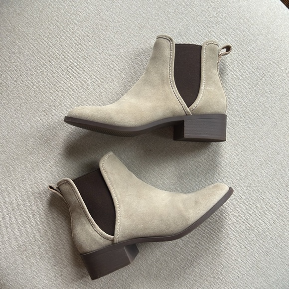 Steve Madden Dares Boots - Picture 3 of 3